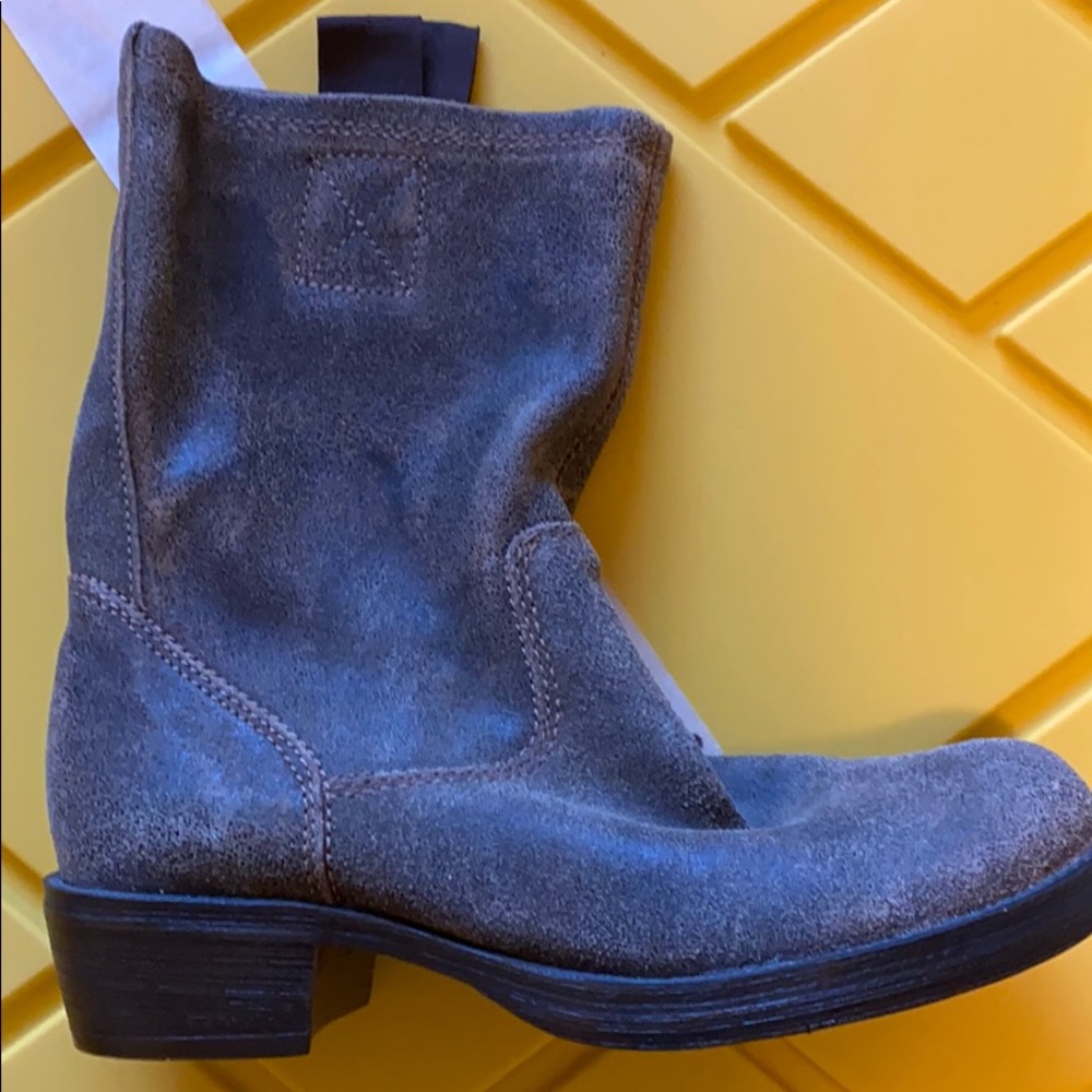 Brand new Steve Madden short boots